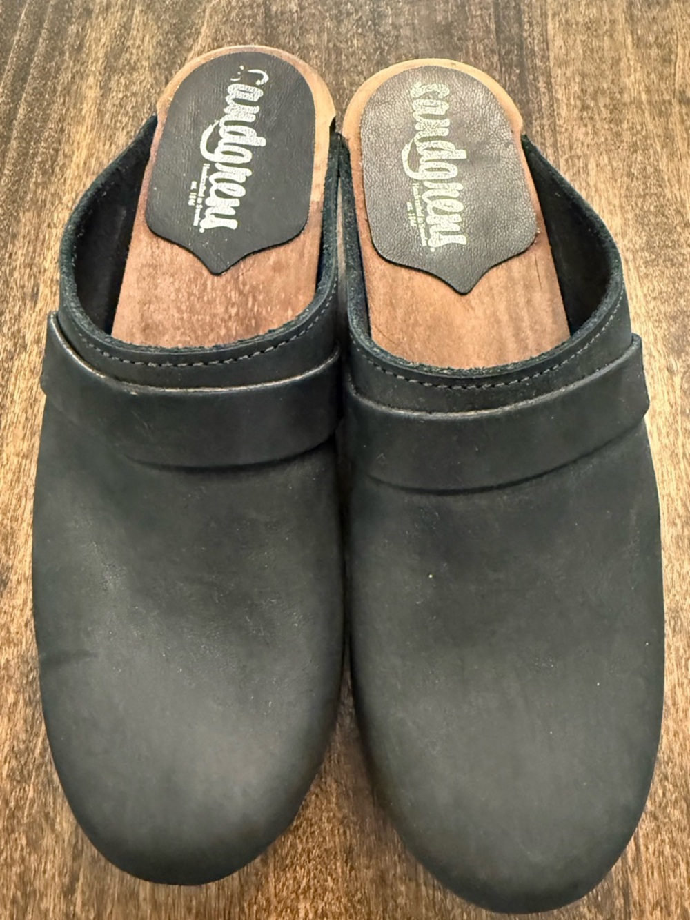 Women’s Sandgren black clogs